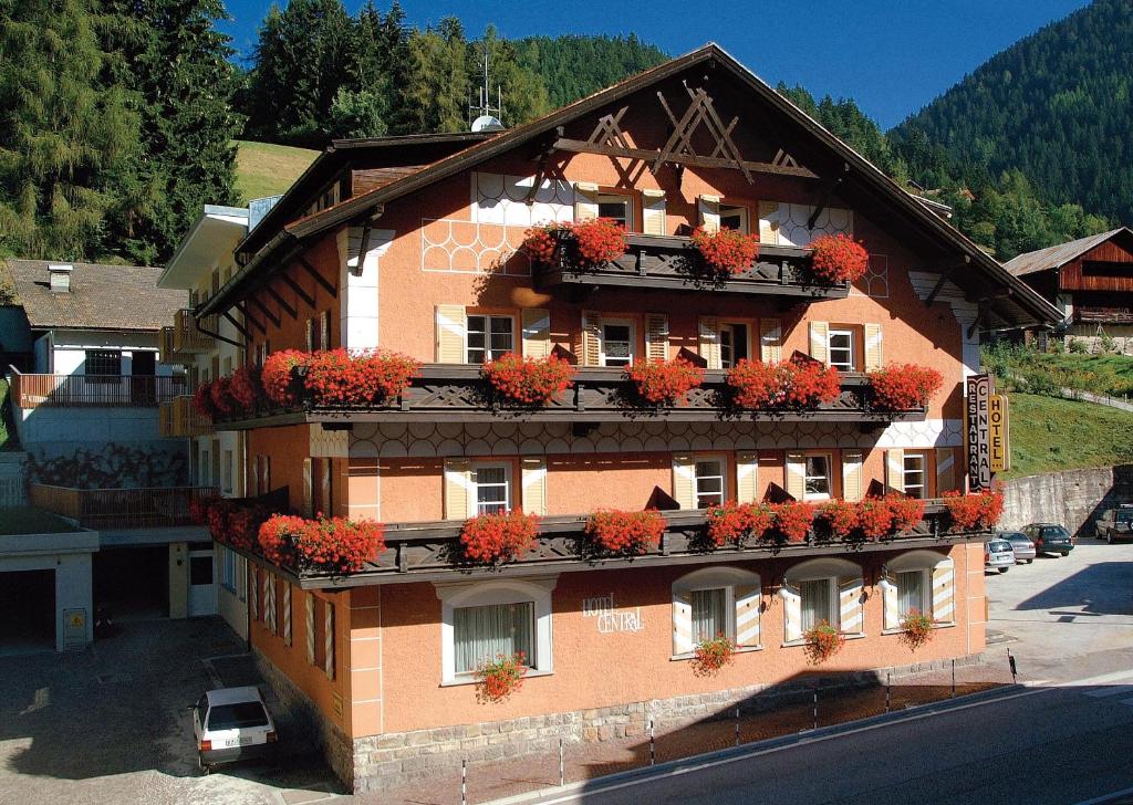 Nespecifikovaný výhled na hory nebo výhled na hory při pohledu z hotelu