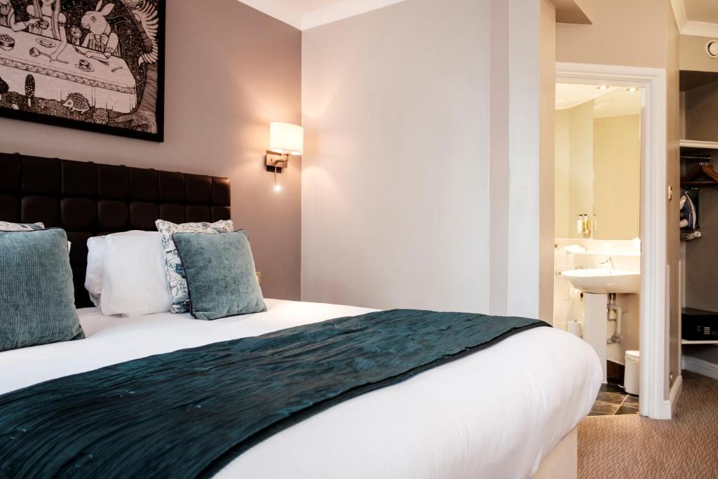 The Mad Hatter Hotel - Resim 9