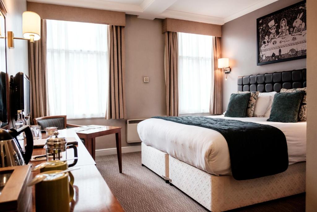 The Mad Hatter Hotel - Resim 22