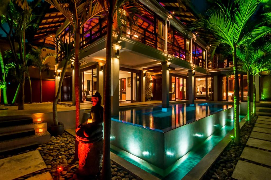 a house with a swimming pool at night at Zen Villas in Bophut 