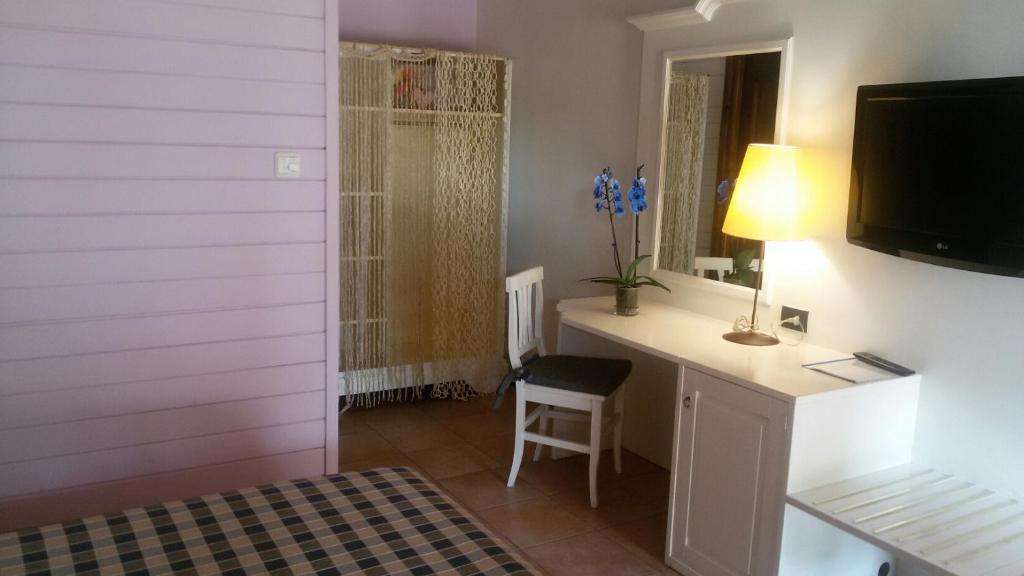 TV a/nebo společenská místnost v ubytování Motel 7 Laghi