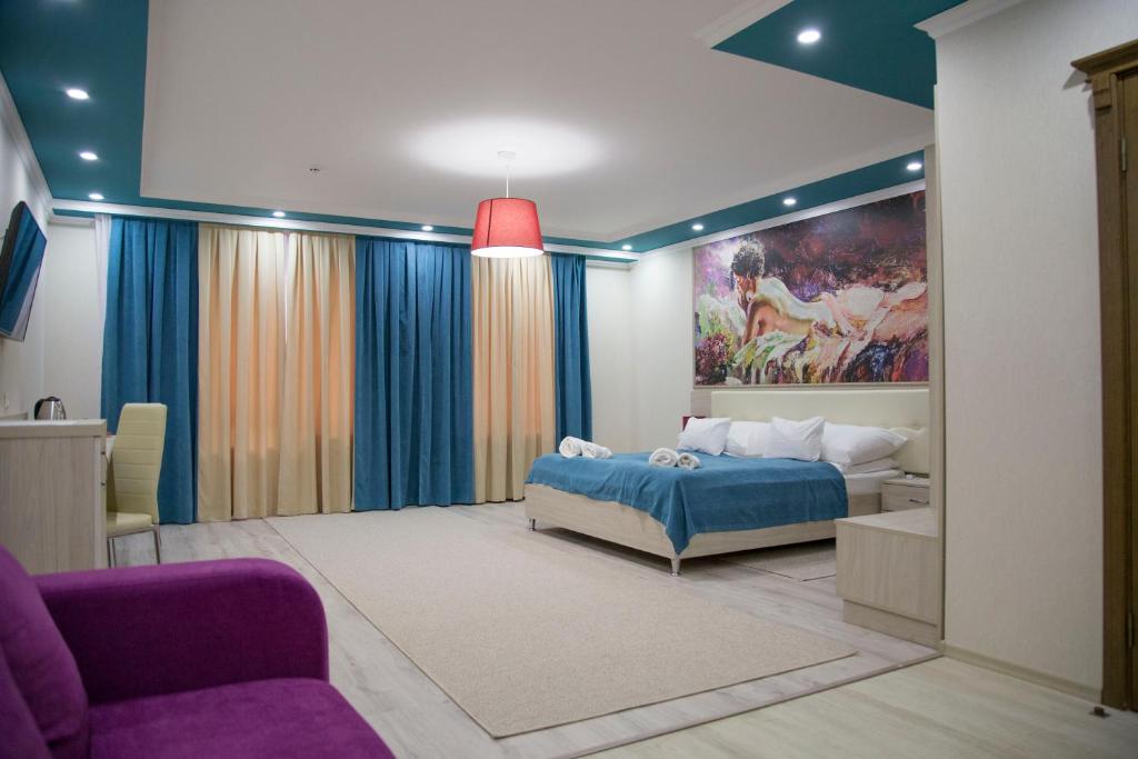 Postel nebo postele na pokoji v ubytování Mirage Hotel