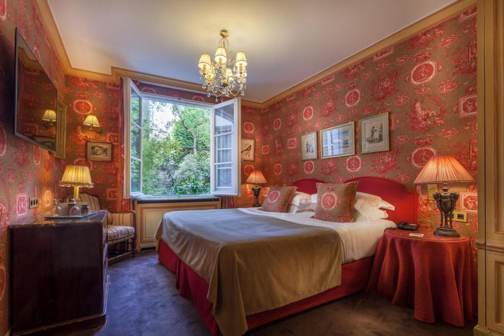 Postel nebo postele na pokoji v ubytování Hôtel Duc De St-Simon