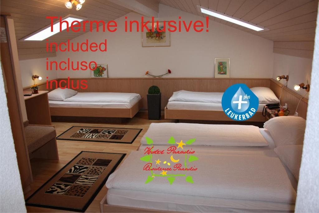 Llit o llits en una habitació de Hotel Paradis-Leukerbad-Therme