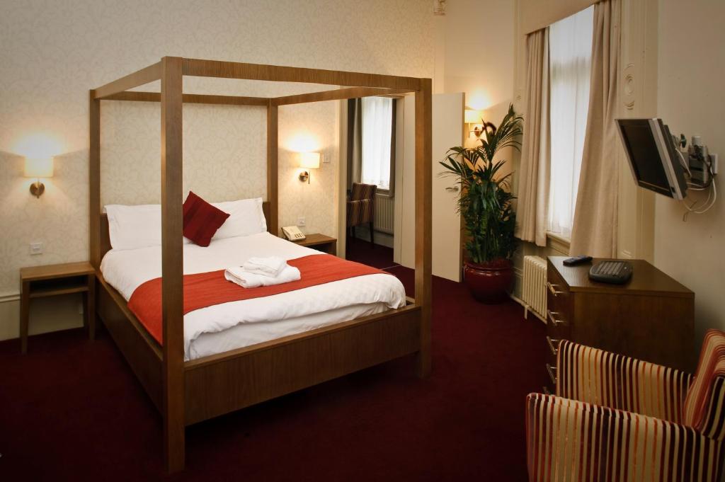 The Crown Hotel - Resim 18