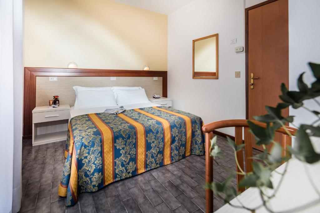 Postel nebo postele na pokoji v ubytování Hotel Bettina