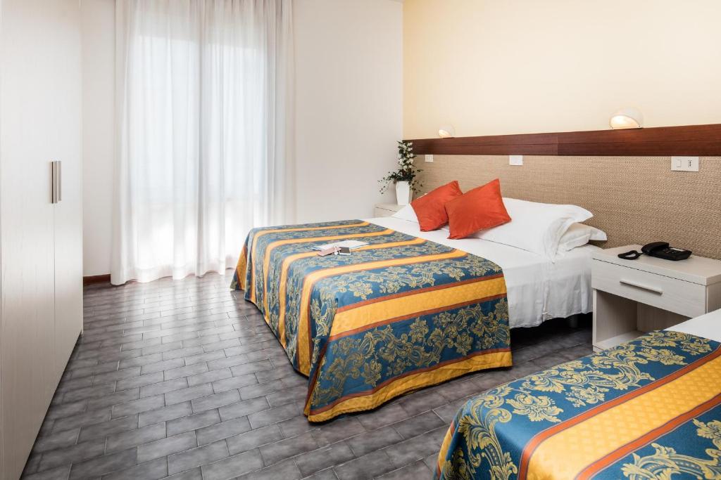 Postel nebo postele na pokoji v ubytování Hotel Bettina