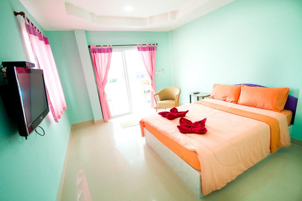 Tempat tidur dalam kamar di HappyLove1