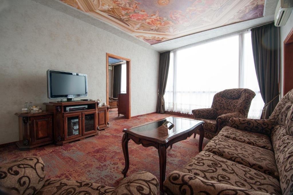 TV a/nebo společenská místnost v ubytování Mercury Hotel-Premium All Inclusive
