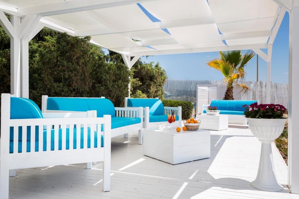 Гостиная зона в Ticho's Greenblu Hotel