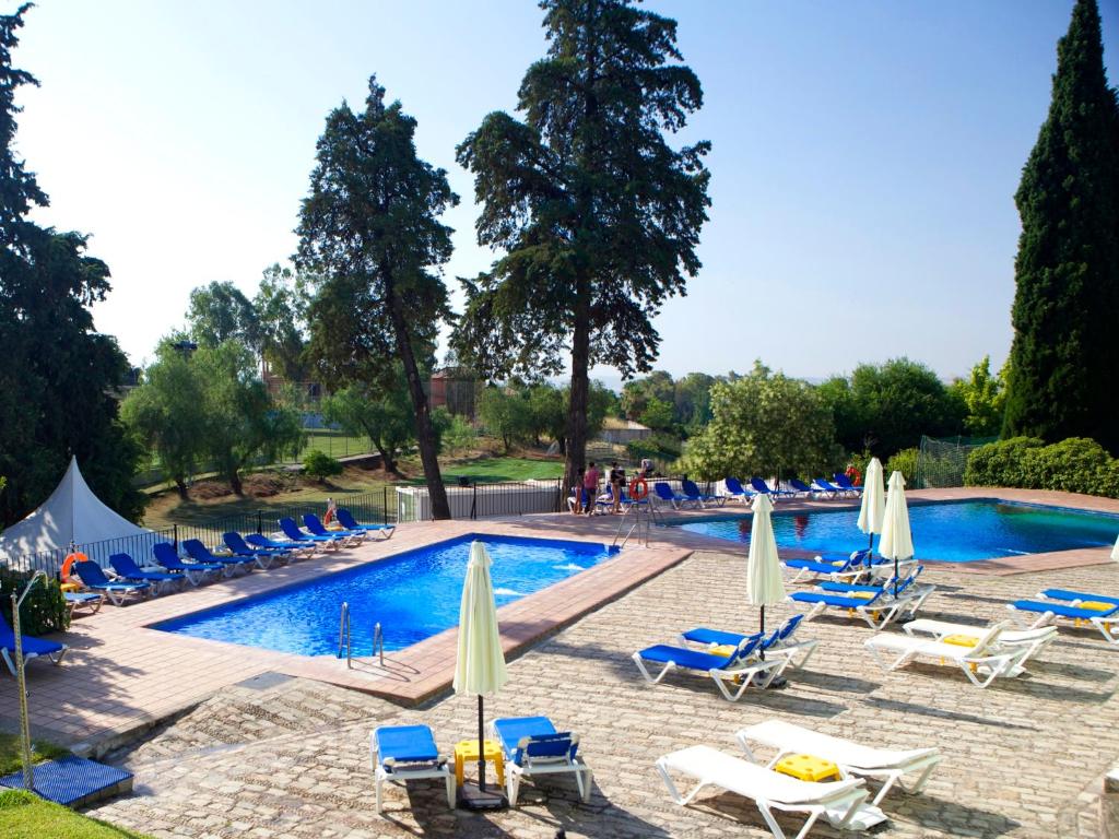 Bazén v ubytování Hotel Finca Los Abetos nebo v jeho okolí