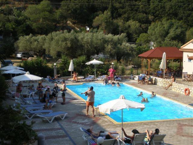 Bazén v ubytování Hotel Nostos nebo v jeho okolí