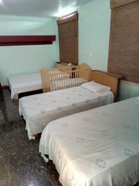 Postel nebo postele na pokoji v ubytování Cumbipar King Hotel
