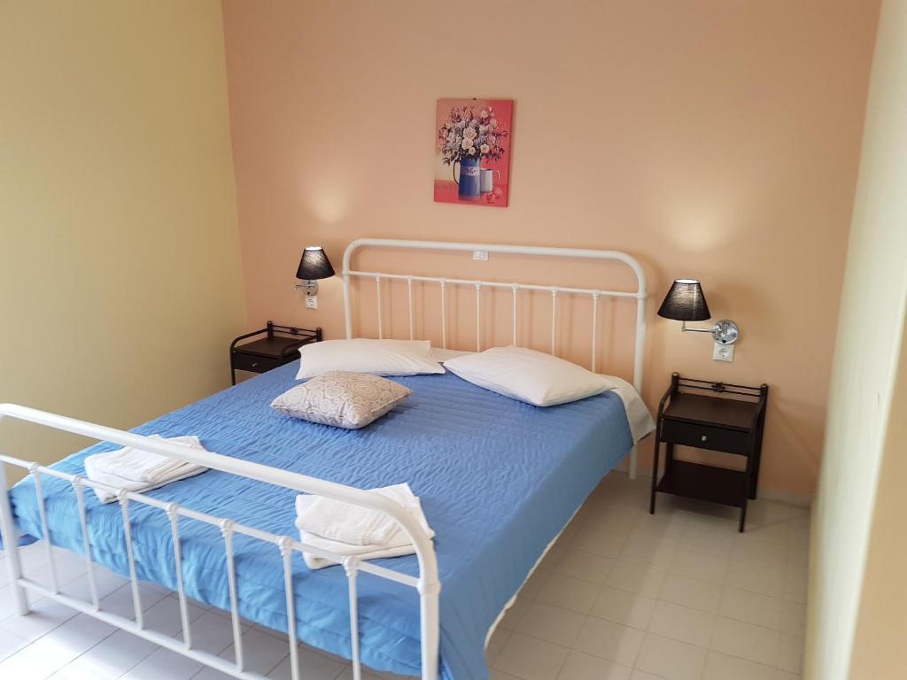 Postel nebo postele na pokoji v ubytování Alexia Ferentinou