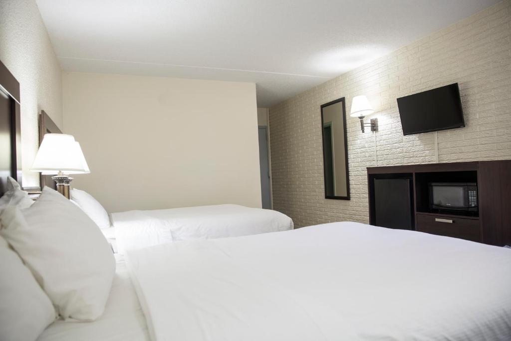 Inns of Virginia Arlington - Double Room With Two Double Beds - Non-Smoking