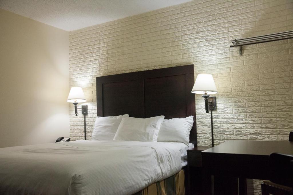Inns of Virginia Arlington - Queen Room - Non-Smoking
