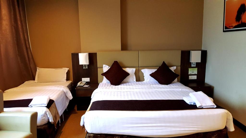 Postel nebo postele na pokoji v ubytování Lintas View Hotel