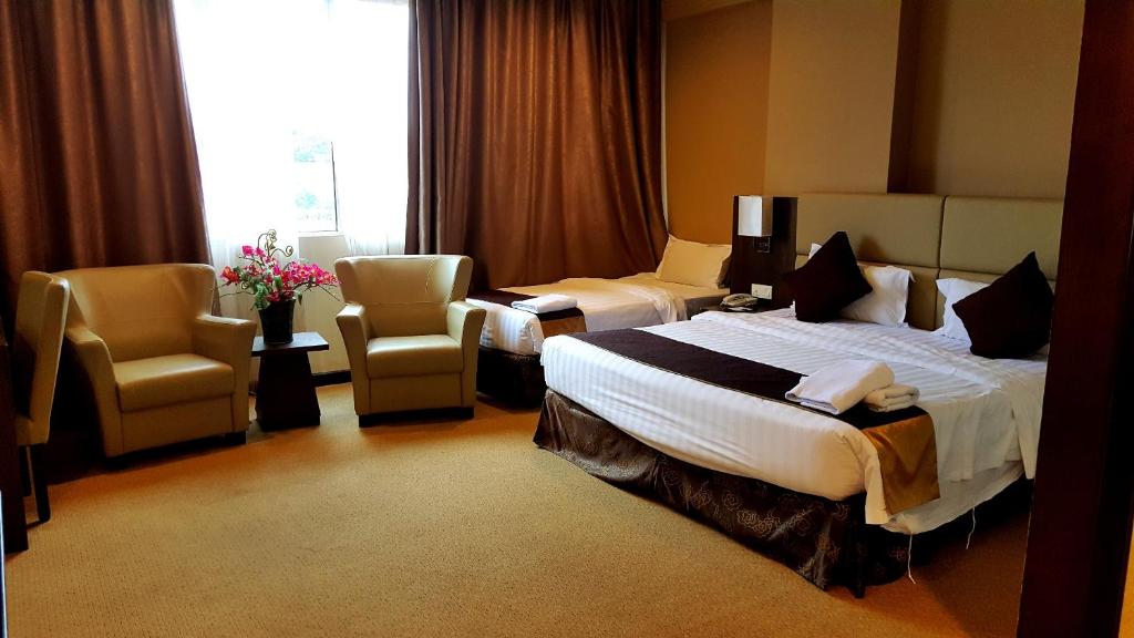 Postel nebo postele na pokoji v ubytování Lintas View Hotel