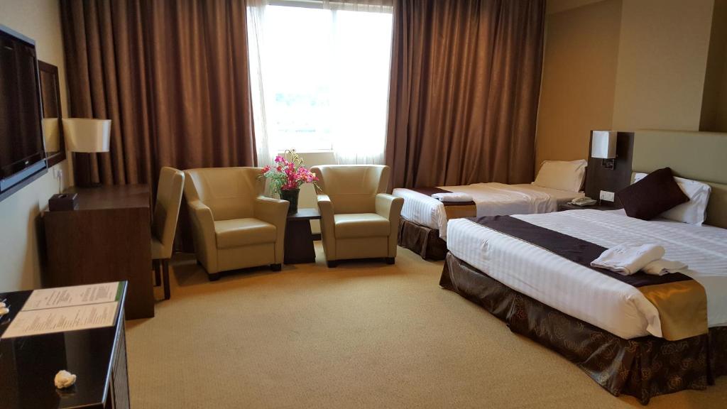 Postel nebo postele na pokoji v ubytování Lintas View Hotel