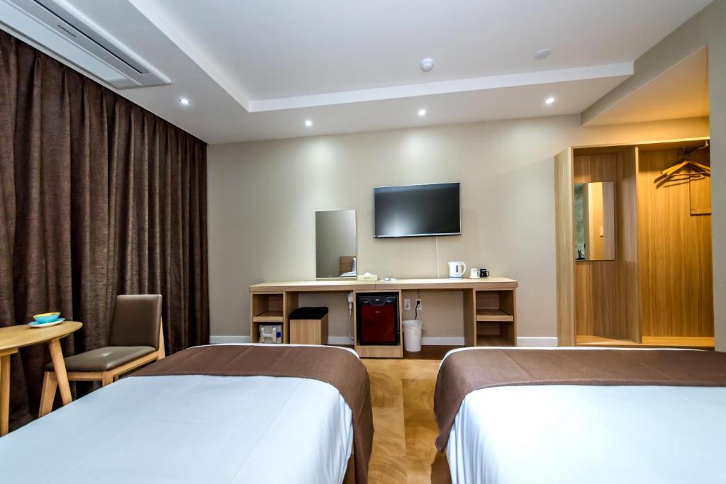 TV a/nebo společenská místnost v ubytování Jeju In Hotel