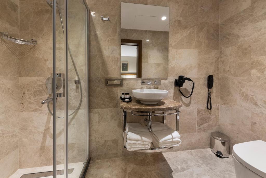 A bathroom at Endless Art Hotel-Special Category