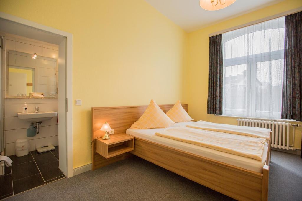 Postel nebo postele na pokoji v ubytování Hotel Graf Waldersee