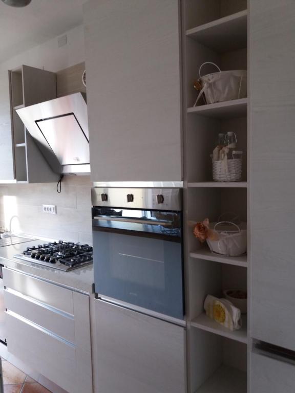 Kuchnia lub aneks kuchenny w obiekcie Splendida e incantevole casa a due passi dal mare