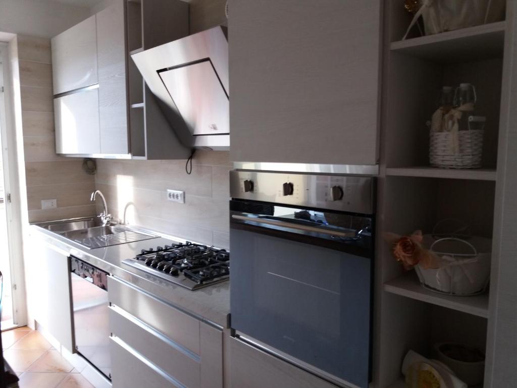 Kuchnia lub aneks kuchenny w obiekcie Splendida e incantevole casa a due passi dal mare