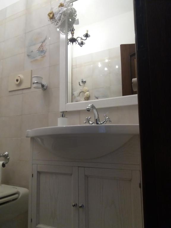 Łazienka w obiekcie Splendida e incantevole casa a due passi dal mare