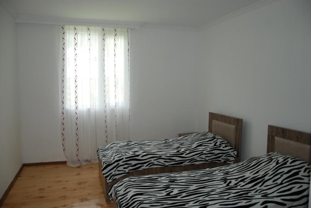 Postel nebo postele na pokoji v ubytování Gogi Jafaridze's Guesthouse