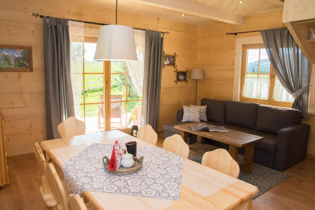 Posezení v ubytování Domek Trzy Doliny Zakopane - Three Valleys Chalet Grill&Jacuzzi