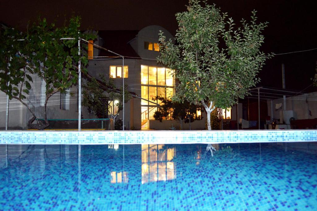 Bazén v ubytování Tunduk Hostel nebo v jeho okolí