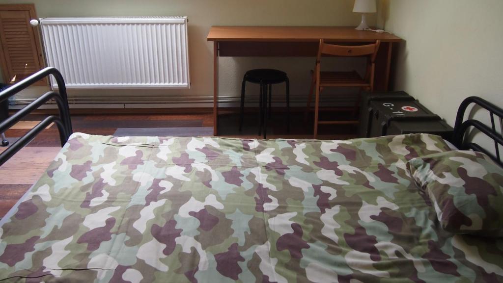 Łóżko lub łóżka w pokoju w obiekcie Hostel Baza 15