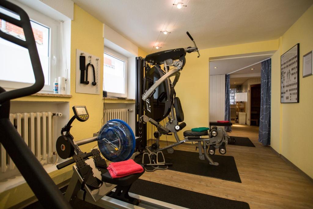 Fitness centrum a/nebo fitness zařízení v ubytování Hotel Graf Waldersee