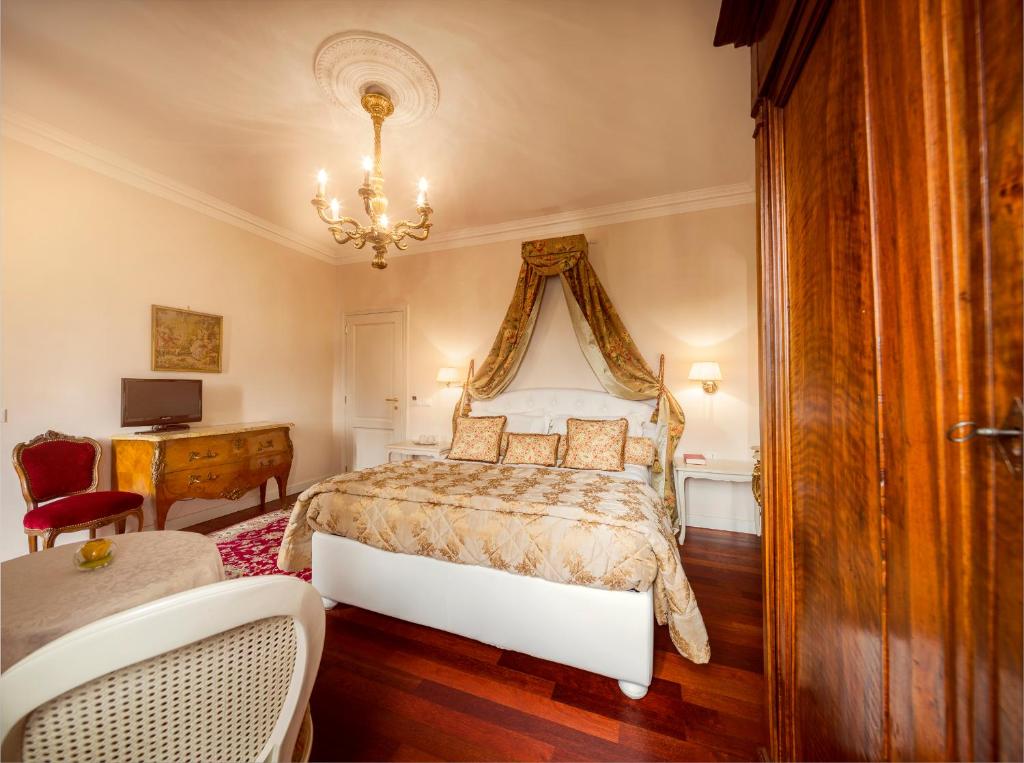 Duchessa Margherita Chateaux & Hotels - Double Room With Spa Bath