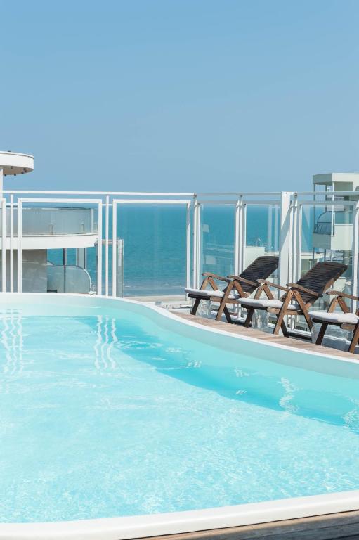 Bazén v ubytovaní Perla Verde Hotel alebo v jeho blízkosti