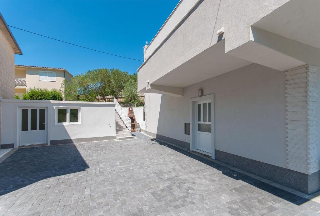 Budova, kde se vila nachází