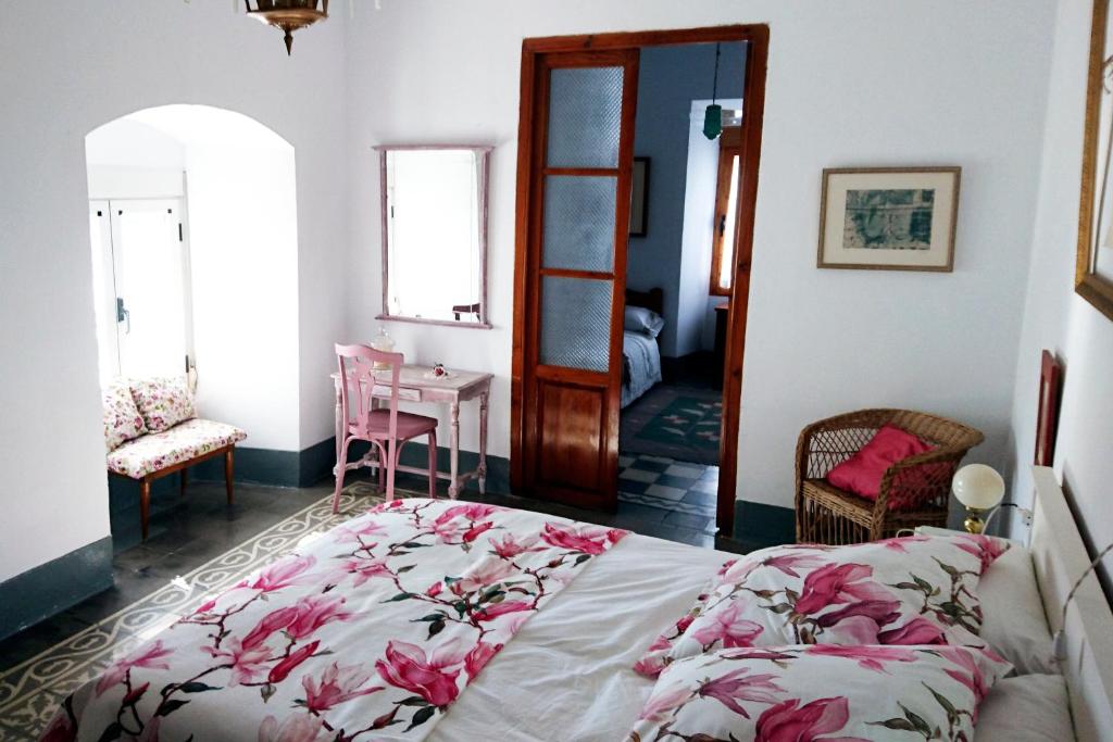 Łóżko lub łóżka w pokoju w obiekcie Casa Montefrio