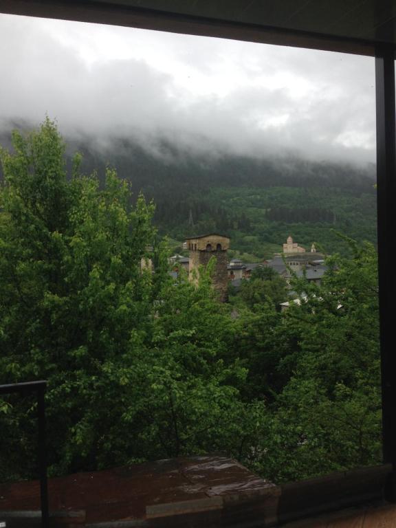 Vista general d'una muntanya o vistes d'una muntanya des de l'hostal o pensió