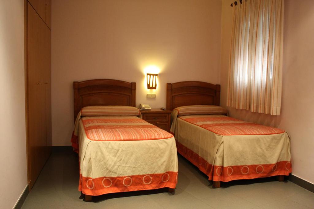 A bed or beds in a room at Hostal La Nava