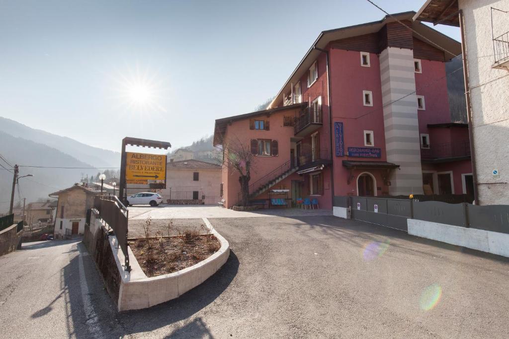 Nespecifikovaný výhled na hory nebo výhled na hory při pohledu z hotelu