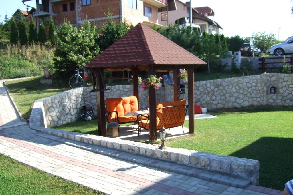 Zahrada ubytování Apartmani Aleksijević