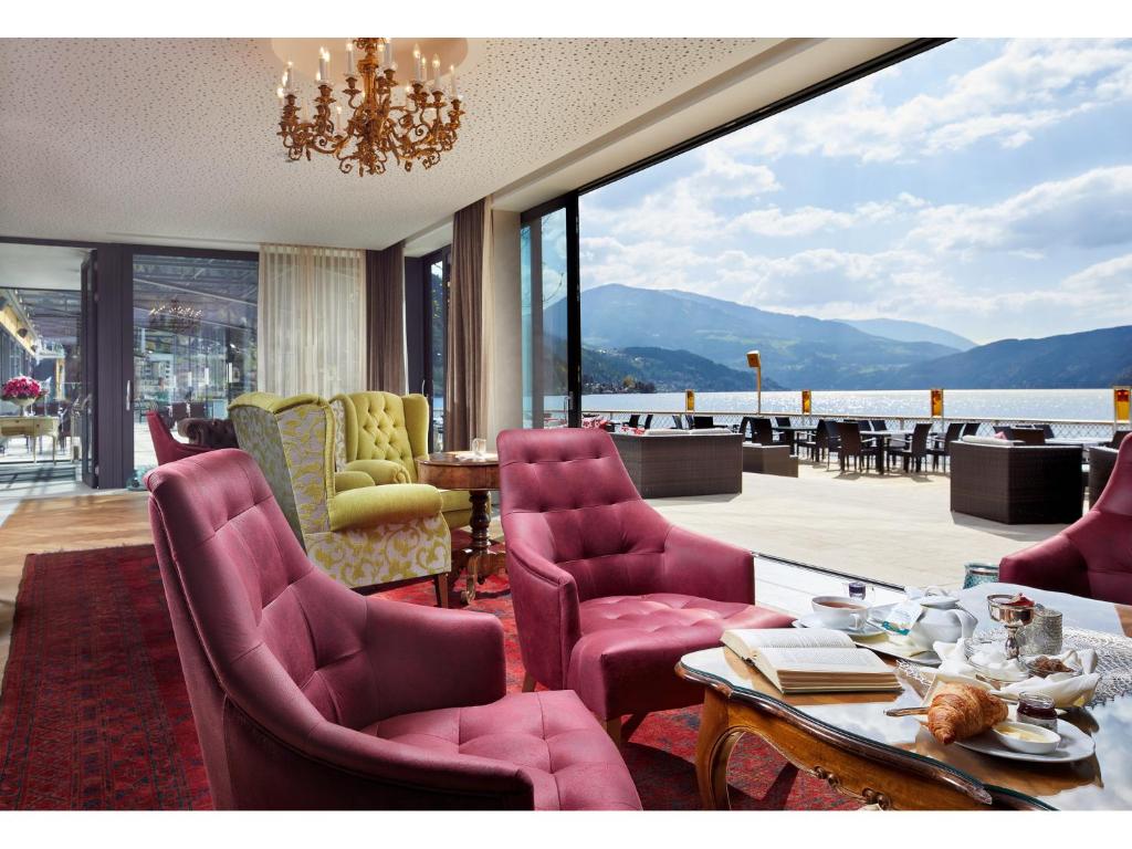 Nespecifikovaný výhled na hory nebo výhled na hory při pohledu z hotelu