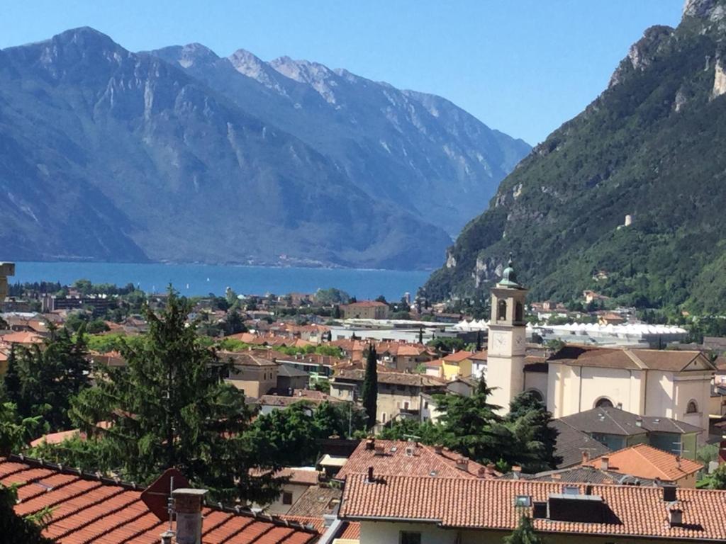 a view of a town with mountains and a lake at Appartamenti Garda il lago in Riva del Garda