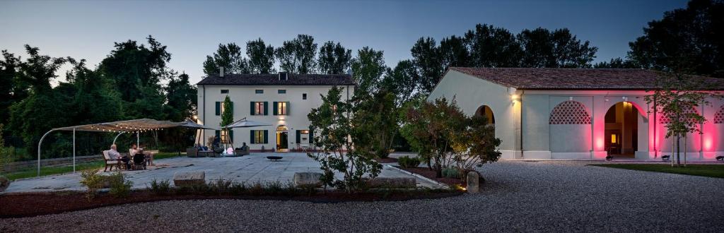Ogród w obiekcie Cascina La Goliarda