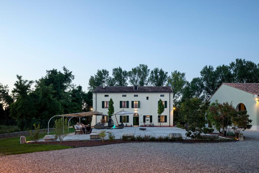 Ogród w obiekcie Cascina La Goliarda