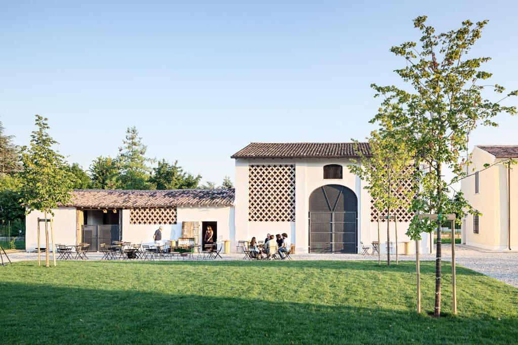 Ogród w obiekcie Cascina La Goliarda