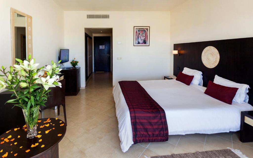 Postel nebo postele na pokoji v ubytování Seabel Alhambra Beach Golf & Spa