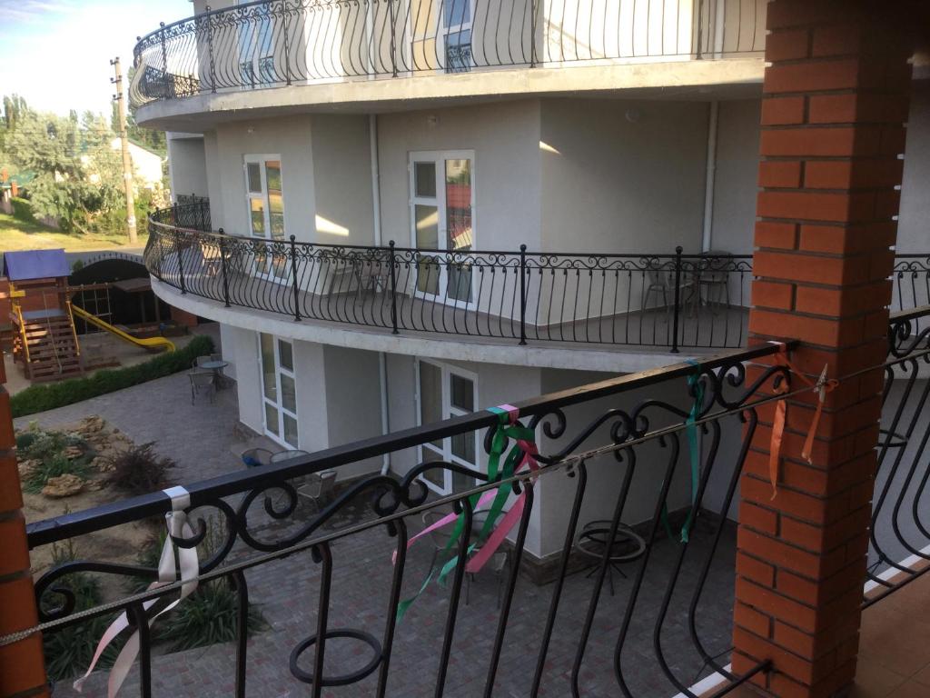 Balkón nebo terasa v ubytování Aura
