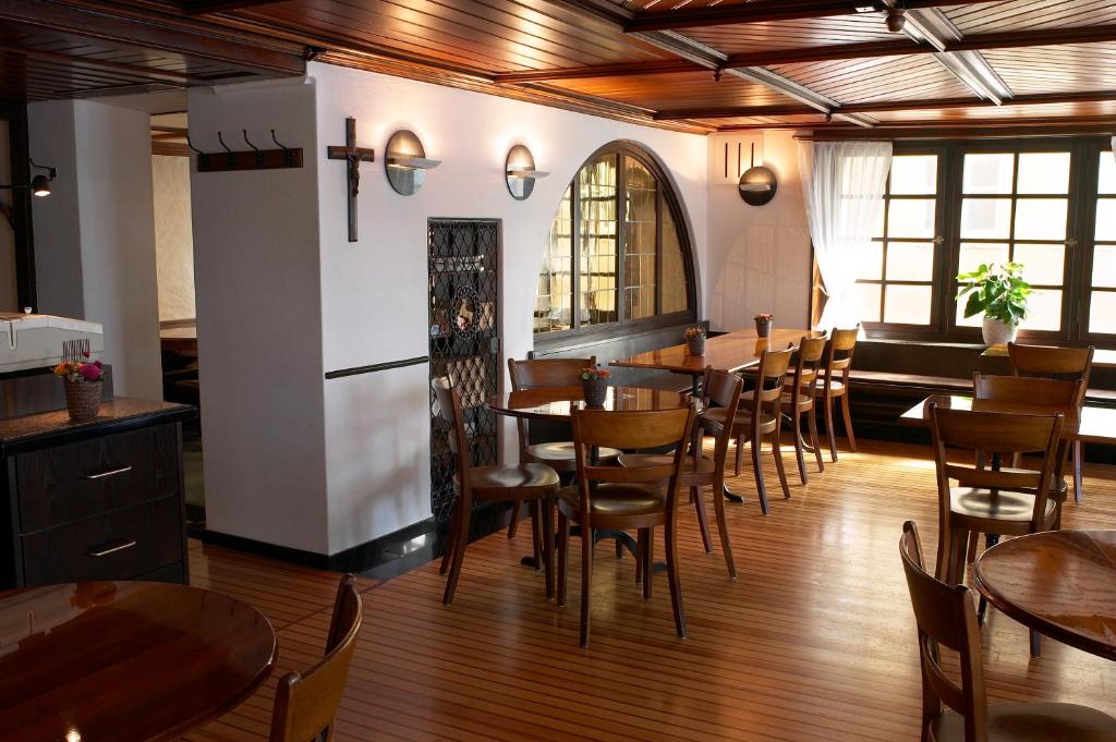 Kuchyň nebo kuchyňský kout v ubytování Hotel & Restaurant Rössli